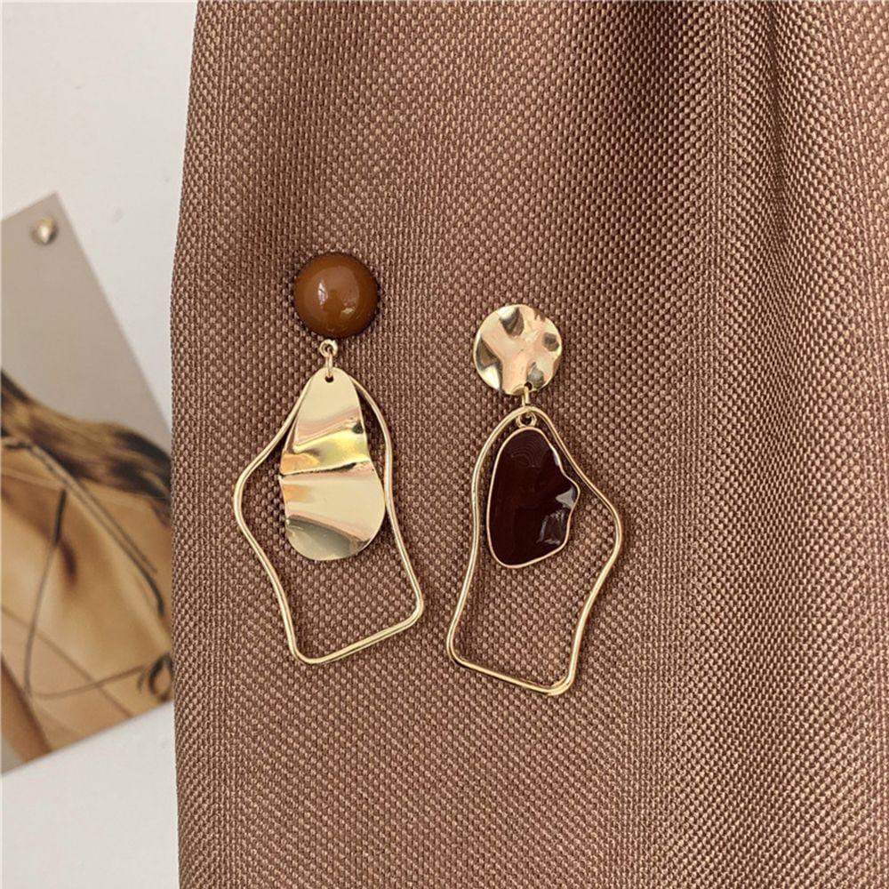 Minimalist gold dangle earrings for women