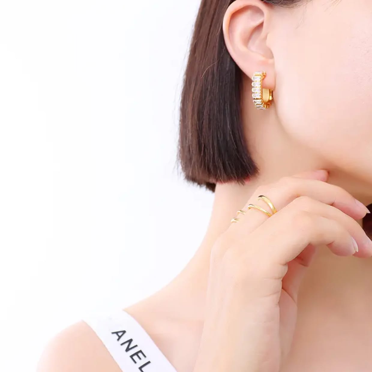 Crowned Edge Hoop Earrings – 18K Gold Plated Royal Hoops | Kariva
