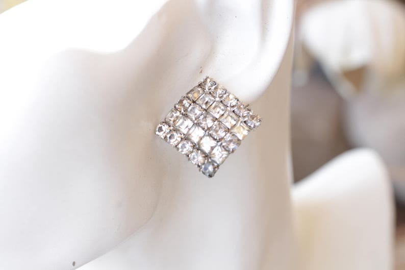 Diamond-cut prism stud earrings in gold with square stones - Kariva Jewelry